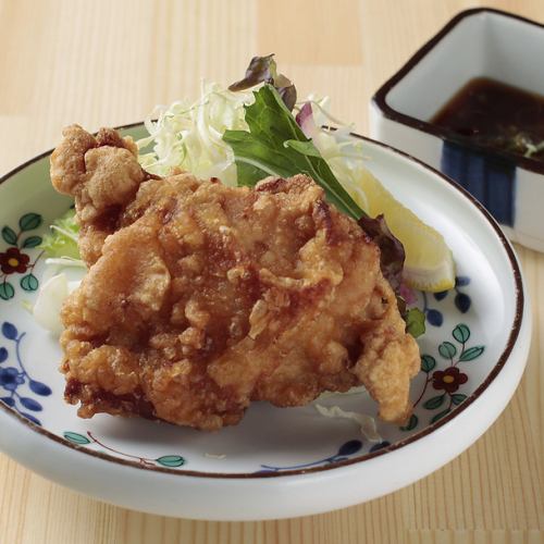 [Super huge Zangi] "Zangi" is fried chicken native to Hokkaido.Crispy on the outside, plump and juicy on the inside