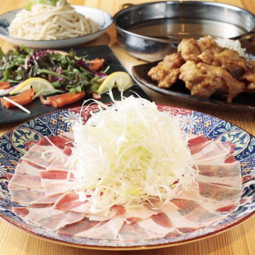 使用北海道品牌猪肉“梦之大地”的涮锅！另外，还可以无限畅吃无限畅饮！