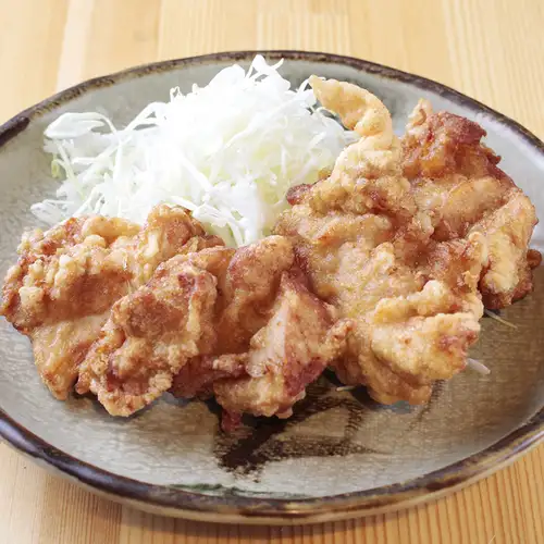 "ザンギ"は北海道生まれの鶏の唐揚げ。外はサクサク、中はふっくらジューシー
