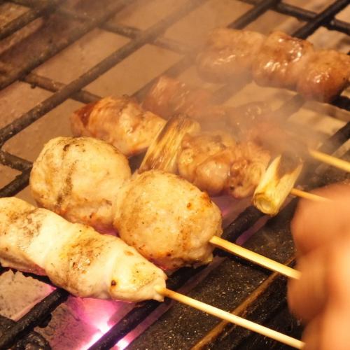 素材をおいしく焼き上げると言われている『備長炭』で焼き上げる！