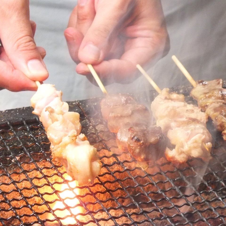 大衆酒場で宴！備長炭焼き上げた絶品焼き鳥を楽しめます！