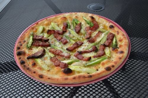 Asparagus and homemade bacon pizza