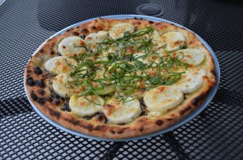 Yamaimo and perilla pizza