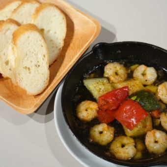 海老と野菜のアヒージョ(バゲット付き)