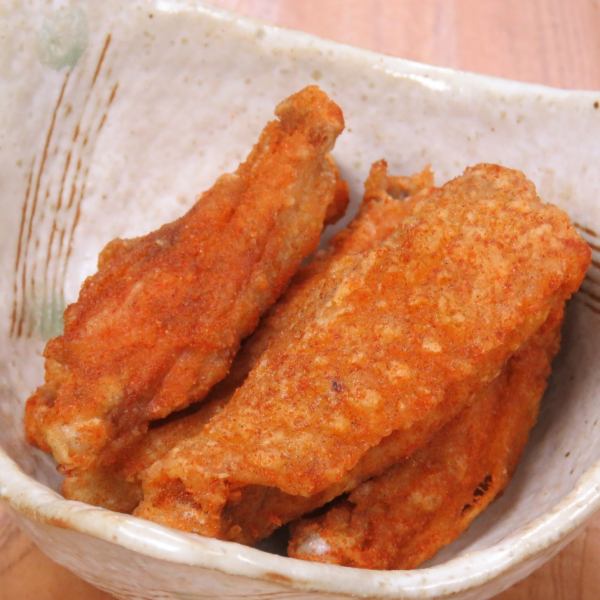 “Sada”引以为豪的鸡翅共有3种：鸡翅、鸡翅、鸡翅♪普通、酱汁、辣味都有！280日元～◎