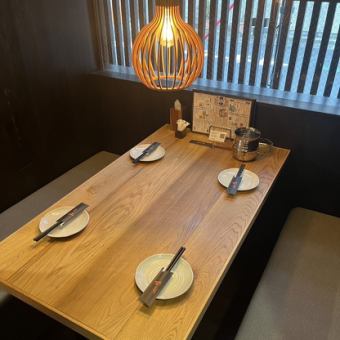 テーブル席もご用意