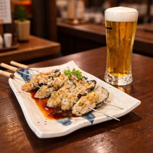 牡蠣の串焼きにんにく醤油のコクと香りが牡蠣の旨味を引き立てる