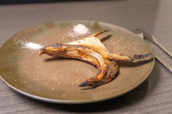 朝引き鮮魚カマの窯焼き　2種のお塩で