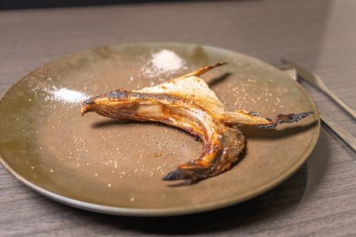 朝引き鮮魚カマの窯焼き　2種のお塩で