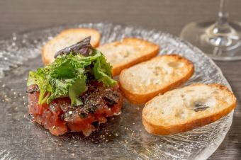 キハダマグロと黒オリーブ醤油のタルタル
