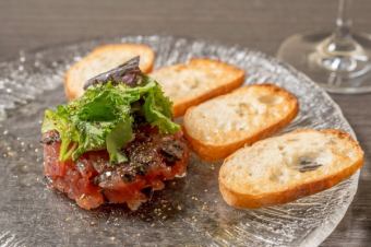 キハダマグロと黒オリーブ醤油のタルタル