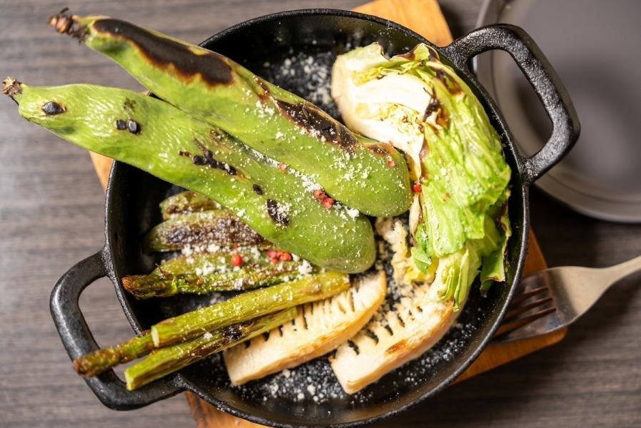 窯焼きの野菜の甘みを堪能！旬の野菜の旨味を凝縮した【窯焼き野菜　5種盛り合わせ】