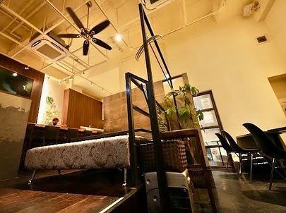 SelVaggio の店内は素敵な要素が満載‼️

天井の高さは5メートルと解放感溢れる空間は、結婚式の2次会や歓送迎会など大人数様でのパーティーに最適🎉🎉

さらに石窯で焼かれたピザはもちろん、お肉やお野菜、旬の食材たちは皆さん満足していただける美味しさです‼️

そして一枚板のカウンターに作られたお席は、気さくなバーテンダーと落ち着いた時間を過ごせるラグジュアリーな雰囲気です✨✨🥂

ぜひ一度ご来店下さい😄

SelVaggio's store is full of wonderful elements! ️

With a ceiling height of 5 meters, the open space is perfect for parties with a large number of people, such as wedding after-parties and farewell parties.

The seats on the counter made of a single piece of wood create a luxurious atmosphere where you can spend a relaxing time with the friendly bartender.

Please come and visit us 😄

#岡本イタリアン
#摂津本山イタリアン
#岡本窯焼き野菜の盛り合わせ
#摂津本山窯焼き野菜の盛り合わせ
#岡本飲み放題
#摂津本山飲み放題
#セルバッジョ
#selvaggio
#岡本ピザ
#摂津本山ピザ
#岡本バー
#摂津本山バー
#隠れ家
#居心地のいいお店
#selvaggio岡本
#セルバッジオ岡本
#selvaggio摂津本山
#セルバッジオ摂津本山
#selvaggioイタリアン
#セルバッジオイタリアン
#selvaggioピザ
#セルバッジオピザ
#摂津本山歓迎会
#摂津本山送別会
#岡本歓迎会
#岡本送別会