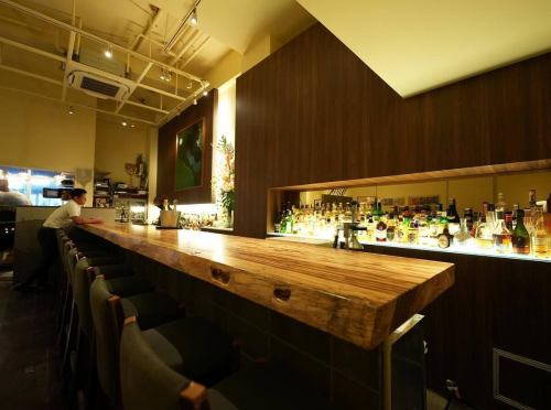 SelVaggio の店内は素敵な要素が満載‼️

天井の高さは5メートルと解放感溢れる空間は、結婚式の2次会や歓送迎会など大人数様でのパーティーに最適🎉🎉

さらに石窯で焼かれたピザはもちろん、お肉やお野菜、旬の食材たちは皆さん満足していただける美味しさです‼️

そして一枚板のカウンターに作られたお席は、気さくなバーテンダーと落ち着いた時間を過ごせるラグジュアリーな雰囲気です✨✨🥂

ぜひ一度ご来店下さい😄

SelVaggio's store is full of wonderful elements! ️

With a ceiling height of 5 meters, the open space is perfect for parties with a large number of people, such as wedding after-parties and farewell parties.

The seats on the counter made of a single piece of wood create a luxurious atmosphere where you can spend a relaxing time with the friendly bartender.

Please come and visit us 😄

#岡本イタリアン
#摂津本山イタリアン
#岡本窯焼き野菜の盛り合わせ
#摂津本山窯焼き野菜の盛り合わせ
#岡本飲み放題
#摂津本山飲み放題
#セルバッジョ
#selvaggio
#岡本ピザ
#摂津本山ピザ
#岡本バー
#摂津本山バー
#隠れ家
#居心地のいいお店
#selvaggio岡本
#セルバッジオ岡本
#selvaggio摂津本山
#セルバッジオ摂津本山
#selvaggioイタリアン
#セルバッジオイタリアン
#selvaggioピザ
#セルバッジオピザ
#摂津本山歓迎会
#摂津本山送別会
#岡本歓迎会
#岡本送別会