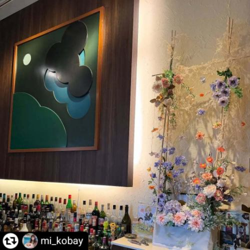 ご来店、ご紹介ありがとうございます✨

#リポスト - @mi_kobay 
神戸・岡本「SelVaggio Forno Dining×Bar（セルバッジョフォルノ）」
@selvaggio6655 

天井高約5mという開放的な空間が印象的なイタリアンダイニング。ソファー席やハイチェア席が並ぶおしゃれな空間で、石窯料理と多彩なドリンクをゆったりと楽しめます。、

■ 素材の甘みが際立つ「窯焼き野菜5種盛り合わせ」
春キャベツやスナップエンドウ、そら豆、新玉ねぎ、椎茸といった旬の野菜を、石窯でじっくり焼き上げた一皿。特に新玉ねぎの甘さは格別で、噛んだ瞬間にじゅわっと旨味が広がります。石窯ならではの遠赤外線の効果で、素材本来の美味しさを引き出しています。

■ 香ばしさと深みの「丹波鶏もも肉の窯焼き」
表面は香ばしく、中はしっとりと仕上がった丹波鶏のもも肉に、針生姜と中国醤油を合わせたオリジナルのソースが絶妙にマッチ。針生姜のピリッとしたアクセントと、少し甘めの醤油のコクが鶏の旨味を引き立てます。

■ とろける王道「水牛モッツァレラのマルゲリータ」
濃厚な水牛モッツァレラチーズをたっぷり使ったマルゲリータは、まさに王道の美味しさ。石窯で焼き上げた生地は香ばしく、チーズのとろけ具合とトマトソースの酸味がバランスよくまとまっています。

■ 春の香りが広がる「桜エビとアスパラガスのガーリックピザ」
香ばしい桜エビの風味がたまらない一品。シャキッとしたアスパラガスとガーリックの香りがアクセントになり、軽やかさの中に、しっかりとした旨味が感じられる仕上がりです。

■ 個性際立つドリンクも
元々バー経営をしていたため、食事を引き立ててくれる存在のドリンクにもこだわりがあり、バリエーションも充実。

スタイリッシュで落ち着いた空間の中で、石窯ならではの香ばしさと素材の良さを存分に堪能できる「SelVaggio Forno」。一品一品が丁寧に仕上げられており、料理もドリンクも印象に残るものばかり。普段使いはもちろん、少し特別な夜にもおすすめのダイニングバーです✨

————————————————————————
SelVaggio Forno Dining×Bar, located in Okamoto, Kobe, is an Italian dining bar known for its spacious interior with ceilings soaring up to five meters high.

Within this stylish and relaxed atmosphere, guests can fully enjoy the rich, smoky flavor and natural goodness that only stone oven cooking can bring. Each dish is carefully prepared, leaving a lasting impression along with thoughtfully crafted drinks. Perfect for everyday dining as well as special evenings.
————————————————————————

#セルバッジョフォルノ #神戸イタリアン #神戸ディナー #神戸グルメ #岡本グルメ #神戸バー #石窯 #石窯料理 #本山グルメ #摂津本山 #kobe #kobejapan