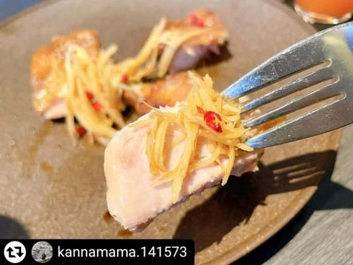 ご来店、ご紹介ありがとうございます✨

#リポスト - @kannamama.141573 
〈隠れ家的イタリアンダイニング＆バー〉

らせん階段を登って

扉をあけたら　びっくりしちゃった！

そこは　本当に　バー

カウンターが　目に飛び込んできた

でも　奥には　テーブル席も

⚫︎本日の釜焼き野菜

ズッキーニ　水ナス　万願寺とうがらし

オクラ　えだまめ

どれも　甘みがあって

ひきたてられてる感じ

⚫︎明石タコと夏野菜の菜園風ピザ山椒風味

タコが　ごろごろ

野菜も　大きくて　いい感じ

パプリカとズッキーニ

⚫︎水牛モッツァレラのマルゲリータ

チーズがおいしいって　娘っ子

子連れでも　ちょっとずつ

大人なお店に　行けるようになってきた

今度は夫婦だけで　カウンターで

カクテルを　楽しみたいな

*-*-*-*-*-*-*-*-*-*-*-*-*-*-*-*-*-*-*-*-*-*-*-*-*-*-*- 

SelVaggio Forno(石窯)Dining×Bar

〒658-0072
兵庫県神戸市東灘区岡本1-3-17 パッセージ岡本 2F

078-452-1817

*-*-*-*-*-*-*-*-*-*-*-*-*-*-*-*-*-*-*-*-*-*-*-*-*-*-*- 

#SelVaggioFornoDining
#摂津本山イタリアン
#摂津本山バー
#岡本イタリアン
#岡本バー