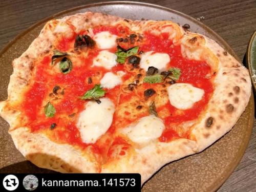 ご来店、ご紹介ありがとうございます✨

#リポスト - @kannamama.141573 
〈隠れ家的イタリアンダイニング＆バー〉

らせん階段を登って

扉をあけたら　びっくりしちゃった！

そこは　本当に　バー

カウンターが　目に飛び込んできた

でも　奥には　テーブル席も

⚫︎本日の釜焼き野菜

ズッキーニ　水ナス　万願寺とうがらし

オクラ　えだまめ

どれも　甘みがあって

ひきたてられてる感じ

⚫︎明石タコと夏野菜の菜園風ピザ山椒風味

タコが　ごろごろ

野菜も　大きくて　いい感じ

パプリカとズッキーニ

⚫︎水牛モッツァレラのマルゲリータ

チーズがおいしいって　娘っ子

子連れでも　ちょっとずつ

大人なお店に　行けるようになってきた

今度は夫婦だけで　カウンターで

カクテルを　楽しみたいな

*-*-*-*-*-*-*-*-*-*-*-*-*-*-*-*-*-*-*-*-*-*-*-*-*-*-*- 

SelVaggio Forno(石窯)Dining×Bar

〒658-0072
兵庫県神戸市東灘区岡本1-3-17 パッセージ岡本 2F

078-452-1817

*-*-*-*-*-*-*-*-*-*-*-*-*-*-*-*-*-*-*-*-*-*-*-*-*-*-*- 

#SelVaggioFornoDining
#摂津本山イタリアン
#摂津本山バー
#岡本イタリアン
#岡本バー