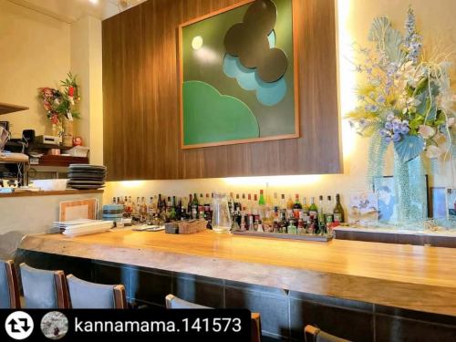 ご来店、ご紹介ありがとうございます✨

#リポスト - @kannamama.141573 
〈隠れ家的イタリアンダイニング＆バー〉

らせん階段を登って

扉をあけたら　びっくりしちゃった！

そこは　本当に　バー

カウンターが　目に飛び込んできた

でも　奥には　テーブル席も

⚫︎本日の釜焼き野菜

ズッキーニ　水ナス　万願寺とうがらし

オクラ　えだまめ

どれも　甘みがあって

ひきたてられてる感じ

⚫︎明石タコと夏野菜の菜園風ピザ山椒風味

タコが　ごろごろ

野菜も　大きくて　いい感じ

パプリカとズッキーニ

⚫︎水牛モッツァレラのマルゲリータ

チーズがおいしいって　娘っ子

子連れでも　ちょっとずつ

大人なお店に　行けるようになってきた

今度は夫婦だけで　カウンターで

カクテルを　楽しみたいな

*-*-*-*-*-*-*-*-*-*-*-*-*-*-*-*-*-*-*-*-*-*-*-*-*-*-*- 

SelVaggio Forno(石窯)Dining×Bar

〒658-0072
兵庫県神戸市東灘区岡本1-3-17 パッセージ岡本 2F

078-452-1817

*-*-*-*-*-*-*-*-*-*-*-*-*-*-*-*-*-*-*-*-*-*-*-*-*-*-*- 

#SelVaggioFornoDining
#摂津本山イタリアン
#摂津本山バー
#岡本イタリアン
#岡本バー