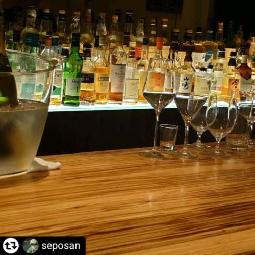 ご来店、ご紹介ありがとうございます✨

#リポスト - @seposan 
今日はPRのご依頼で、摂津本山にあるイタリアンの名店🍕🇮🇹SelVaggio Forno Dining×Bar( @selvaggio6655 )さんにお邪魔しています😀

イタリアンのお店選びって結構難しいんですよねぇ🤔
口コミを頼りに訪れてみたものの、期待と違った経験をされた方も案外多いのではないでしょうか。

●石窯ピザの魅力🍕
そんなときに自信を持っておすすめするのが、石窯で焼き上げる本格ナポリピザのお店です🍕
石窯で丁寧に焼き上げられたピザは、ふわっとした生地の軽さとパリッとした食感が絶妙で、ひと口食べるたびに幸せな気持ちにさせてくれます😍
生地そのものが美味しく、シンプルながら深い味わいは、何枚でも食べたくなるほど。
この特別な食感と風味は、ご自宅ではなかなか再現できない、石窯ならではの味わい。火力自体が調味料と言っても過言ではありません。
皆さんにもぜひセルヴァッジョさんで、伝統のナポリピザをご堪能頂きたいです。

●契約農家直送の新鮮野菜❗️🥦🍅🍆🥕🫑
セルヴァッジョさんでは、契約農家から直送される新鮮な野菜を使用。
僕自身、約30年間ほぼ毎週野菜の直売所に通っていますが、子どもが小さい頃はアレルギーで食べられるものが限られていました。そんな中、直売所の新鮮な野菜は「美味しい！」と喜んで食べてくれるんです。
イタリアンでは、脇役と思われがちな野菜が実は主役。
素材の美味しさを最大限に引き出すセルヴァッジョさんの誠実な姿勢が、ここにもしっかりと表れています🧑‍🍳

●夏こそイタリアン❗️🌞⛱️🏝️
イタリアンは夏にぴったり✨️
🫒オリーブオイルの抗酸化作用はもちろん、夏の強い日差しを浴びて育った野菜には、自然の力で生み出された抗酸化物質が豊富に含まれています。
アンチエイジングや健康維持にも優れたイタリアンは、今の時期にぴったり👍️✨️。
暑くて料理が面倒😮‍💨最近しっかり食べてないなぁ🥴と感じている方も多いのではないでしょうか？
そんな時はセルヴァッジョさんのイタリアンで美味しく健康的に過ごしてみませんか？

●アクセスも抜群❗️🚃
お店はJR摂津本山駅または阪急岡本駅から徒歩3分。
暑さで汗だくになる前に、涼しい店内に到着できますよ〜

【住所】〒658-0072
兵庫県神戸市東灘区岡本1-3-17 パッセージ岡本 2F
【営業時間】
(月～木・日・祝) 17:00～翌3:00
(金・土・祝前日)17:00～翌5:00
～22:00 ディナータイム（禁煙）
22:00～ バータイム（喫煙可）
【定休日】年中無休
【電話】078-452-1817
【駐車場】無(近くにコインパーキングあり)
【アクセス】
JR神戸線 摂津本山駅 徒歩3分
阪急神戸線 岡本駅 徒歩3分

#PR #SelVaggioForno #摂津本山駅 #摂津本山ご飯 #摂津本山イタリアン #岡本駅 #岡本駅周辺 #神戸イタリアンディナー