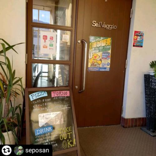 ご来店、ご紹介ありがとうございます✨

#リポスト - @seposan 
今日はPRのご依頼で、摂津本山にあるイタリアンの名店🍕🇮🇹SelVaggio Forno Dining×Bar( @selvaggio6655 )さんにお邪魔しています😀

イタリアンのお店選びって結構難しいんですよねぇ🤔
口コミを頼りに訪れてみたものの、期待と違った経験をされた方も案外多いのではないでしょうか。

●石窯ピザの魅力🍕
そんなときに自信を持っておすすめするのが、石窯で焼き上げる本格ナポリピザのお店です🍕
石窯で丁寧に焼き上げられたピザは、ふわっとした生地の軽さとパリッとした食感が絶妙で、ひと口食べるたびに幸せな気持ちにさせてくれます😍
生地そのものが美味しく、シンプルながら深い味わいは、何枚でも食べたくなるほど。
この特別な食感と風味は、ご自宅ではなかなか再現できない、石窯ならではの味わい。火力自体が調味料と言っても過言ではありません。
皆さんにもぜひセルヴァッジョさんで、伝統のナポリピザをご堪能頂きたいです。

●契約農家直送の新鮮野菜❗️🥦🍅🍆🥕🫑
セルヴァッジョさんでは、契約農家から直送される新鮮な野菜を使用。
僕自身、約30年間ほぼ毎週野菜の直売所に通っていますが、子どもが小さい頃はアレルギーで食べられるものが限られていました。そんな中、直売所の新鮮な野菜は「美味しい！」と喜んで食べてくれるんです。
イタリアンでは、脇役と思われがちな野菜が実は主役。
素材の美味しさを最大限に引き出すセルヴァッジョさんの誠実な姿勢が、ここにもしっかりと表れています🧑‍🍳

●夏こそイタリアン❗️🌞⛱️🏝️
イタリアンは夏にぴったり✨️
🫒オリーブオイルの抗酸化作用はもちろん、夏の強い日差しを浴びて育った野菜には、自然の力で生み出された抗酸化物質が豊富に含まれています。
アンチエイジングや健康維持にも優れたイタリアンは、今の時期にぴったり👍️✨️。
暑くて料理が面倒😮‍💨最近しっかり食べてないなぁ🥴と感じている方も多いのではないでしょうか？
そんな時はセルヴァッジョさんのイタリアンで美味しく健康的に過ごしてみませんか？

●アクセスも抜群❗️🚃
お店はJR摂津本山駅または阪急岡本駅から徒歩3分。
暑さで汗だくになる前に、涼しい店内に到着できますよ〜

【住所】〒658-0072
兵庫県神戸市東灘区岡本1-3-17 パッセージ岡本 2F
【営業時間】
(月～木・日・祝) 17:00～翌3:00
(金・土・祝前日)17:00～翌5:00
～22:00 ディナータイム（禁煙）
22:00～ バータイム（喫煙可）
【定休日】年中無休
【電話】078-452-1817
【駐車場】無(近くにコインパーキングあり)
【アクセス】
JR神戸線 摂津本山駅 徒歩3分
阪急神戸線 岡本駅 徒歩3分

#PR #SelVaggioForno #摂津本山駅 #摂津本山ご飯 #摂津本山イタリアン #岡本駅 #岡本駅周辺 #神戸イタリアンディナー