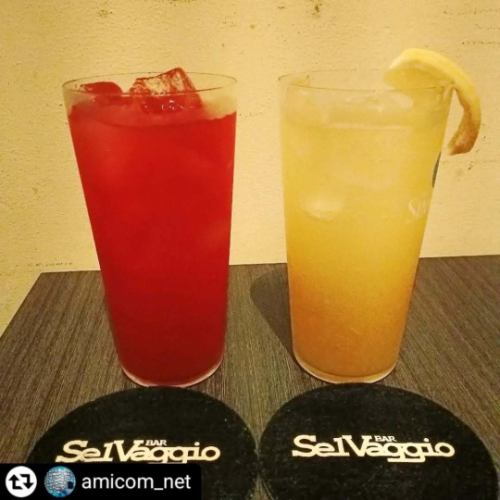 ご来店、ご紹介ありがとうございます✨

#リポスト - @amicom_net 
摂津本山に美味しそうなイタリアンのお店があると聞いて、SelVaggio FornoDining×Barさんへ行って来ました🐾
セルバッジョフォルノ、と読みます💡
JR摂津本山の北側出口から歩いてスグでした👣
阪急岡本駅も近い🚩

ビルの2階、ドアを開けると天井が高くてスタイリッシュなカウンターがあり、洗練されたダイニングバーの雰囲気が漂います。
その傍らには450度で焼き上げるという立派な石窯👀
お料理のいいにおいが店内に広がります😍

・窯焼き野菜5種盛り合わせ
・丹波鶏もも肉の窯焼き 針生姜と中国醤油のソース
・水牛モッツァレラのマルゲリータ
・鱧と水茄子の大葉ジェノベーゼピザ

1品ずつ、ちょうどいいタイミングで提供してくださります。
窯焼きのお野菜はホクホクで、茄子・ズッキーニ・オクラ・アスパラ・万願寺、どれも野菜そのものの美味しさをダイレクトに感じられました。
ベジファーストでぺろりと完食😋
メインの鶏のお料理が、見た目も華やかで、針生姜とピンクペッパーがとてもよく合って、食欲をかき立てます✨
ピザはトマトソースはトマトがめっちゃフレッシュな味で、チーズうままま、ジェノベーゼの方も大葉なのであっさりとしていて、とても夏向きなピザ、鱧のピザなんて初めて食べましたがとっても美味しかったです♡

450度の石窯パワーでしょうか…一品一品とても美味しかったです😋✨
バーと名が付くだけあって、ドリンクの種類もとても多いので、お酒が好きな方はより一層楽しめると思います🍹
是非チェックしてみてほしいお店です🚩

いいね♡、フォロー👱、コメント🗨️、保存🔖喜びます( ⁎ᵕᴗᵕ⁎ )

 #kobe #kobegourmet #摂津本山 #摂津本山ディナー #摂津本山イタリアン #岡本 #selvaggioforno #セルバッジョフォルノ #ぐるめすたぐらむ #食べるの好きな人と繋がりたい #pr

𖡼.𖤣𖥧𖡼.𖤣𖥧𖡼.𖤣𖥧𖡼.𖤣𖥧𖡼.𖤣𖥧𖡼.𖤣𖥧𖡼.𖤣𖥧𖡼.𖤣𖥧𖡼.𖤣𖥧
『SelVaggio FornoDining×Bar』
 @selvaggio6655
🏠️神戸市東灘区岡本1-3-17 パッセージ岡本 2F
☎050-5589-0430
⏰️月火水木日祝/17:00 - 03:00
金土祝前日/17:00 - 05:00
年中無休
⭐️サービス料・チャージ350円
𖡼.𖤣𖥧𖡼.𖤣𖥧𖡼.𖤣𖥧𖡼.𖤣𖥧𖡼.𖤣𖥧𖡼.𖤣𖥧𖡼.𖤣𖥧𖡼.𖤣𖥧𖡼.𖤣𖥧