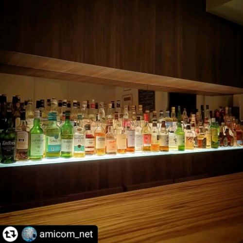 ご来店、ご紹介ありがとうございます✨

#リポスト - @amicom_net 
摂津本山に美味しそうなイタリアンのお店があると聞いて、SelVaggio FornoDining×Barさんへ行って来ました🐾
セルバッジョフォルノ、と読みます💡
JR摂津本山の北側出口から歩いてスグでした👣
阪急岡本駅も近い🚩

ビルの2階、ドアを開けると天井が高くてスタイリッシュなカウンターがあり、洗練されたダイニングバーの雰囲気が漂います。
その傍らには450度で焼き上げるという立派な石窯👀
お料理のいいにおいが店内に広がります😍

・窯焼き野菜5種盛り合わせ
・丹波鶏もも肉の窯焼き 針生姜と中国醤油のソース
・水牛モッツァレラのマルゲリータ
・鱧と水茄子の大葉ジェノベーゼピザ

1品ずつ、ちょうどいいタイミングで提供してくださります。
窯焼きのお野菜はホクホクで、茄子・ズッキーニ・オクラ・アスパラ・万願寺、どれも野菜そのものの美味しさをダイレクトに感じられました。
ベジファーストでぺろりと完食😋
メインの鶏のお料理が、見た目も華やかで、針生姜とピンクペッパーがとてもよく合って、食欲をかき立てます✨
ピザはトマトソースはトマトがめっちゃフレッシュな味で、チーズうままま、ジェノベーゼの方も大葉なのであっさりとしていて、とても夏向きなピザ、鱧のピザなんて初めて食べましたがとっても美味しかったです♡

450度の石窯パワーでしょうか…一品一品とても美味しかったです😋✨
バーと名が付くだけあって、ドリンクの種類もとても多いので、お酒が好きな方はより一層楽しめると思います🍹
是非チェックしてみてほしいお店です🚩

いいね♡、フォロー👱、コメント🗨️、保存🔖喜びます( ⁎ᵕᴗᵕ⁎ )

 #kobe #kobegourmet #摂津本山 #摂津本山ディナー #摂津本山イタリアン #岡本 #selvaggioforno #セルバッジョフォルノ #ぐるめすたぐらむ #食べるの好きな人と繋がりたい #pr

𖡼.𖤣𖥧𖡼.𖤣𖥧𖡼.𖤣𖥧𖡼.𖤣𖥧𖡼.𖤣𖥧𖡼.𖤣𖥧𖡼.𖤣𖥧𖡼.𖤣𖥧𖡼.𖤣𖥧
『SelVaggio FornoDining×Bar』
 @selvaggio6655
🏠️神戸市東灘区岡本1-3-17 パッセージ岡本 2F
☎050-5589-0430
⏰️月火水木日祝/17:00 - 03:00
金土祝前日/17:00 - 05:00
年中無休
⭐️サービス料・チャージ350円
𖡼.𖤣𖥧𖡼.𖤣𖥧𖡼.𖤣𖥧𖡼.𖤣𖥧𖡼.𖤣𖥧𖡼.𖤣𖥧𖡼.𖤣𖥧𖡼.𖤣𖥧𖡼.𖤣𖥧