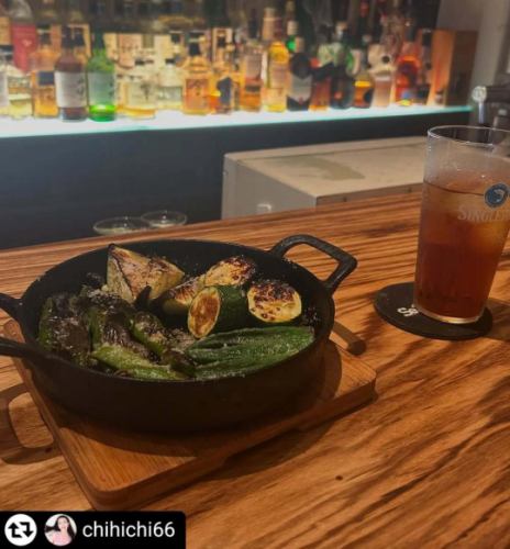 ご来店、ご紹介ありがとうございます✨

#リポスト - @chihichi66 
＊
【SelVaggio Forno 石窯 Dining×Bar】

神戸岡本にあるこちらのお店
本格的な石窯で焼くお料理が
いただける✨

今回いただいたのは
夏のメニュー

◎ハモと水茄子の大葉ジェノベーゼピザ
◎明石たこと夏野菜の菜園風ピザ山椒味
◎本日の釜焼き野菜
　　ズッキーニ、水茄子、万願寺とうがらし
　　スナップエンドウ、おくら
◎鶏もも肉の焼
　　針生姜と中国醤油ソース

どのお料理もとっても美味しく
特にハモと水茄子のジェノベーゼ大葉
ピザがとっても美味しかった🎵
水茄子とハモの組み合わせが最高💫
ピザなのにあっさりヘルシーで
生地もモチモチ、焼きたてで堪能
しました🥰
石窯で焼かれたお料理は素材の
味をひきたててくれてとっても
美味しかったです💫

天井5mの広々としたお洒落な
店内でカウンター、ソファー席もあって
ゆったり過ごせました♪
400種類以上のお酒とノンアルコールも
充実しています✨
心地よい雰囲気のダイニングバー
💫SelVaggio Forno

@selvaggio6655 

………
神戸市東灘区岡本1丁目3-17
パッセージ岡本 2F

アクセス：摂津本山駅 徒歩3分／
岡本駅徒歩3分

電話番号：078-452-1817
………

#selvaggioforno #神戸イタリアン
#神戸グルメ #セルバッジョ #東灘グルメ
#神戸岡本 #石窯料理 #PR