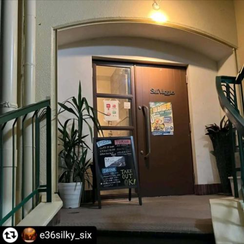 ご来店、ご紹介ありがとうございます✨

#リポスト - @e36silky_six 
🍕

イタリアンレストラン SelVaggio Forno Dining x Bar
【セルバッジョフオルノ】（ @selvaggio6655 ）

JR芦屋駅から2駅、JR摂津本山駅北口から徒歩3分

山手幹線を西にセブンイレブン手前のビルの２階

ビルの入口1階にある案内板を見ながら階段で2階へ

ハイネケンとディタライチで乾杯（Pic.3）

窯焼き野菜5種盛り合わせ（Pic.5）

丹波鶏もも肉の窯焼き 針生姜と中国醤油のソース （Pic.6）

ここの窯焼き、素材の旨みを引き出して絶品だわ

ピザは黒板の秋の新作メニューからチョイス

蓮根と秋鮭のクリームピザ（Pic.7）

秋刀魚と銀杏のプッタネスカ（娼婦風）ピザ（Pic.8）

ふわふわパン生地のピザを石窯で焼いてもちろん最高

営業時間ですが

【月～木・日・祝】17:00～翌3:00
【金・土・祝前日】17:00～翌5:00

17:00～22:00 ディナータイム（禁煙）
22:00～ バータイム（喫煙可）

※全フードメニューは24:00まで提供

初めて伺いましたが駅近でアルコールメニューも豊富なので美味しいイタリアンをいただきながらゆっくりくつろげる快適空間でした

JR芦屋駅前は22:00を過ぎるとお店も閉まり真っ暗になるから2駅足を伸ばすのもありやね

JR終電以降もタクシーで芦屋まで帰宅できる幸せ

リピート確定やね！

また伺いますね

#PR 
#SelVaggioForno 
#selvaggiofornodiningbar 
#セルバッジョフォルノ 
#セルバッジョフォルノダイニングバー 
#摂津本山駅
#摂津本山ご飯 
#摂津本山イタリアン
#岡本駅 
#岡本駅周辺 
#神戸イタリアンディナー
#ハイネケン
#ディタライチ
#窯焼き野菜5種盛り合わせ
#丹波鶏もも肉の窯焼き針生姜と中国醤油のソース
#蓮根と秋鮭のクリームピザ
#秋刀魚と銀杏のプッタネスカ
#リピート確定