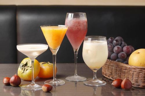 🍂✨Fresh autumn fruit cocktails are here!✨🍂Enjoy these special drinks, available only for a limited time this season.This cocktail, combining refreshing pear and gin, will transport you to the autumn forest with its mellow aroma 🍐🍸.Enjoy a blissful moment savoring the gorgeous aroma of Shine Muscat grapes with champagne🍇🥂, and brighten up your autumn evenings with a cocktail with a deep flavor made from rich chestnuts and rum🌰🍹.

We also offer a wide variety of cocktails made with Kyoho grapes and persimmons.🍇🍊Each cocktail is sure to capture the rich flavors of autumn.

The perfect place to share special moments with loved ones.We look forward to your visit🍷❤️.

#Settsumotoyama Station
#Okamoto Station
#Settsumotoyama Izakaya
#Settsumotoyama food
#Settsumotoyama Italian
#Okamoto Izakaya
#OkamotoRice
#Okamoto Italian
#OkamotoAllYouCanDrink
#SettsumotoyamaAll-you-can-drink
#Selvaggio
#selvaggio
#Okamoto Pizza
#Settsumotoyama Pizza
#Okamoto Bar
#SettsumotoyamaBar
#Hideaway
#Cozy shop
#Settsu Honzan Welcome Party
#Settsu Honzan Farewell Party
#Okamoto Welcome Party
#Okamoto farewell party
#Settsumotoyama Year-End Party
#Settsumotoyama New Year's Party
#OkamotoYearEndParty
#OkamotoNewYearsParty