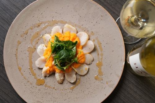 평탄의 카르파치오 설하 인삼 소스