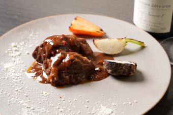 黒毛和牛すじのテンジャン赤ワイン煮込み