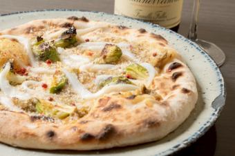 白魚と芽キャベツの蕗味噌ピザ