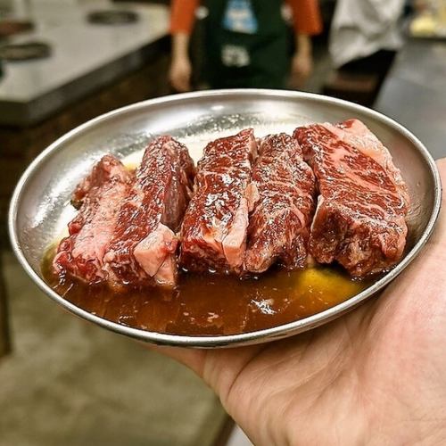 みんな大好き【牛ハラミ】 鉄板メニューも絶妙な焼き加減でお楽しみください♪