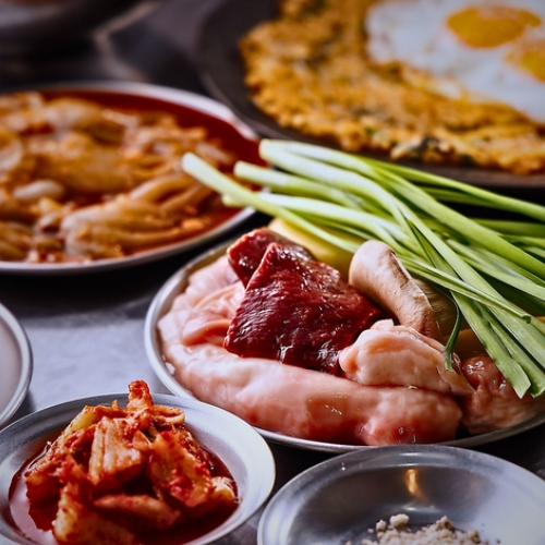 【酱汁烤牛杂套餐】本店最受欢迎的套餐！以牛杂拼盘为主，还准备了SNS上热门的菜品。