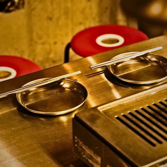 한국 여행 기분 ♪ 카운터에서 한국식 불고기를 즐길 수 있습니다 ♪