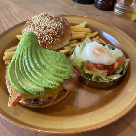 アボカドチーズバーガー