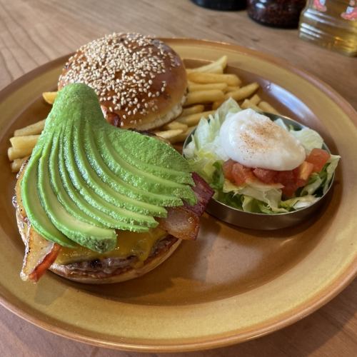 アボカドチーズバーガー
