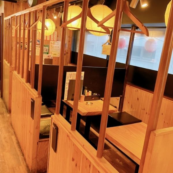 テーブル席を連結し、お客様の人数に合わせてお席ご用意いたします。宴会や打ち上げ、ご家族や友人との大人数でのお祝いなどに是非ご利用ください♪お気軽にご相談ください。
