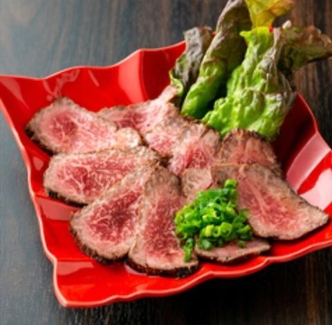 种类繁多的单品菜单◎其中，推荐菜单和牛牛肉tataki 1300日元