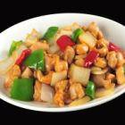 Stir-fried chicken with cashew nuts