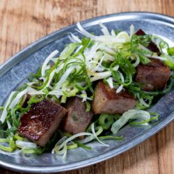 Beef tongue covered in green onions and salt