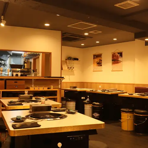 活気溢れる店内の空間