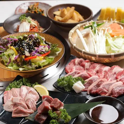豪快なお肉料理で乾杯を