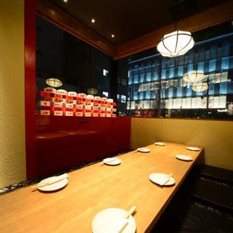 21 ~ 24 people completely private room.Produced by a space designer who has worked on many famous stores, the inside of the store is a relaxed adult atmosphere, so you can relax.Please use it for company banquets.
