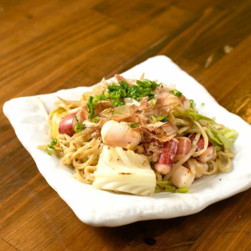 Seafood fried noodles with squid