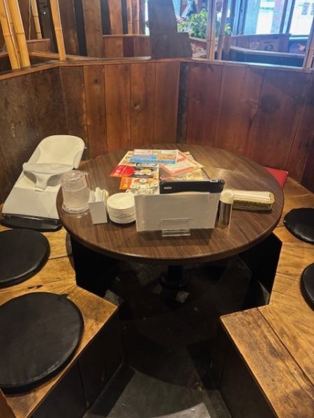 【広々としたBOX席×各種ご宴会に◎】当店は広々としたBOX席を多数ご用意しております。大勢でのご利用、ご家族でのご利用に最適で、雰囲気が良くご飲食される際の雰囲気もより引き立ちます。ファミリー向けのセットメニュー、キッズシート、ベビーベッドもご用意しております！