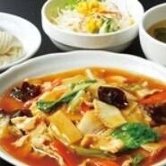 【平日限定!暖龍茶話会プラン】あんかけ焼きそば・サラダ・スープなど全4品⇒1045円(税込)