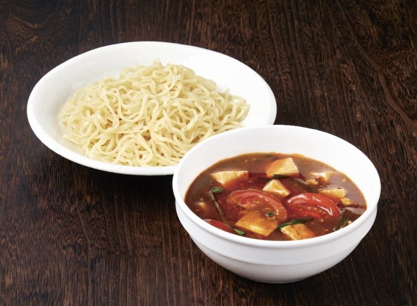 特製平打ち麺使用！マーボーつけ麺★中華スパイスの効いたマーボー豆腐に旬のトマトの酸味が相性抜群です！