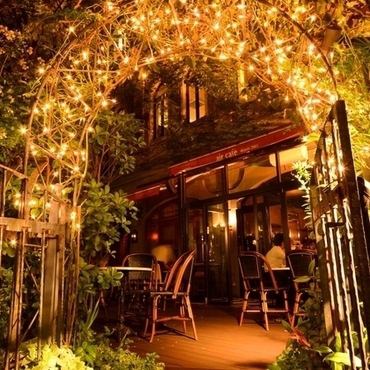 都会の中の癒しの場★予約もできる夜カフェ