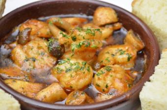 Braised Shrimp and Mushrooms in Garlic Oil
